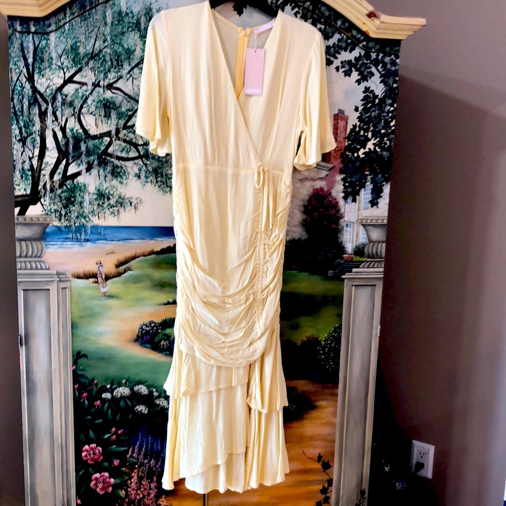 Formal Pale Yellow Dress. Center has Tue bow to lift any length,.